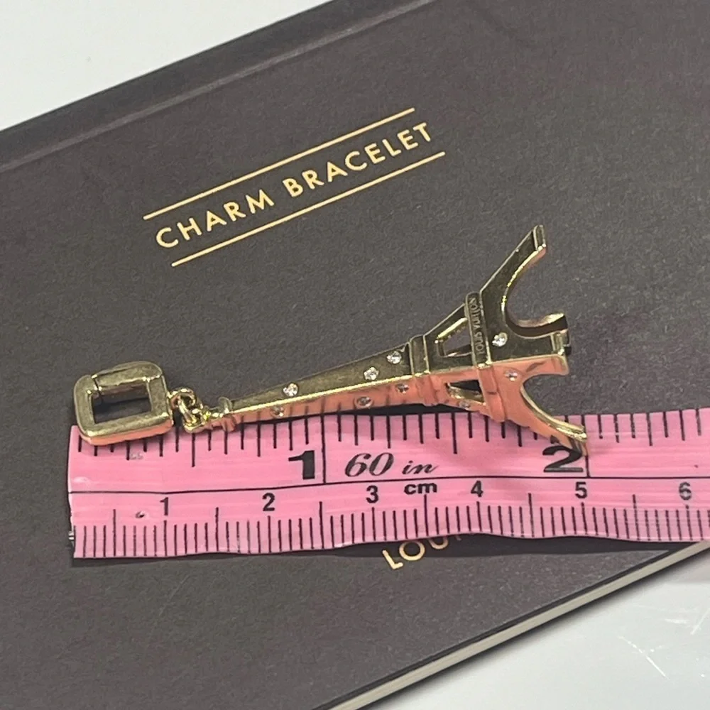 LOUIS VUITTON 18KT GOLD & DIAMOND EIFFEL TOWER CHARM/PENDANT